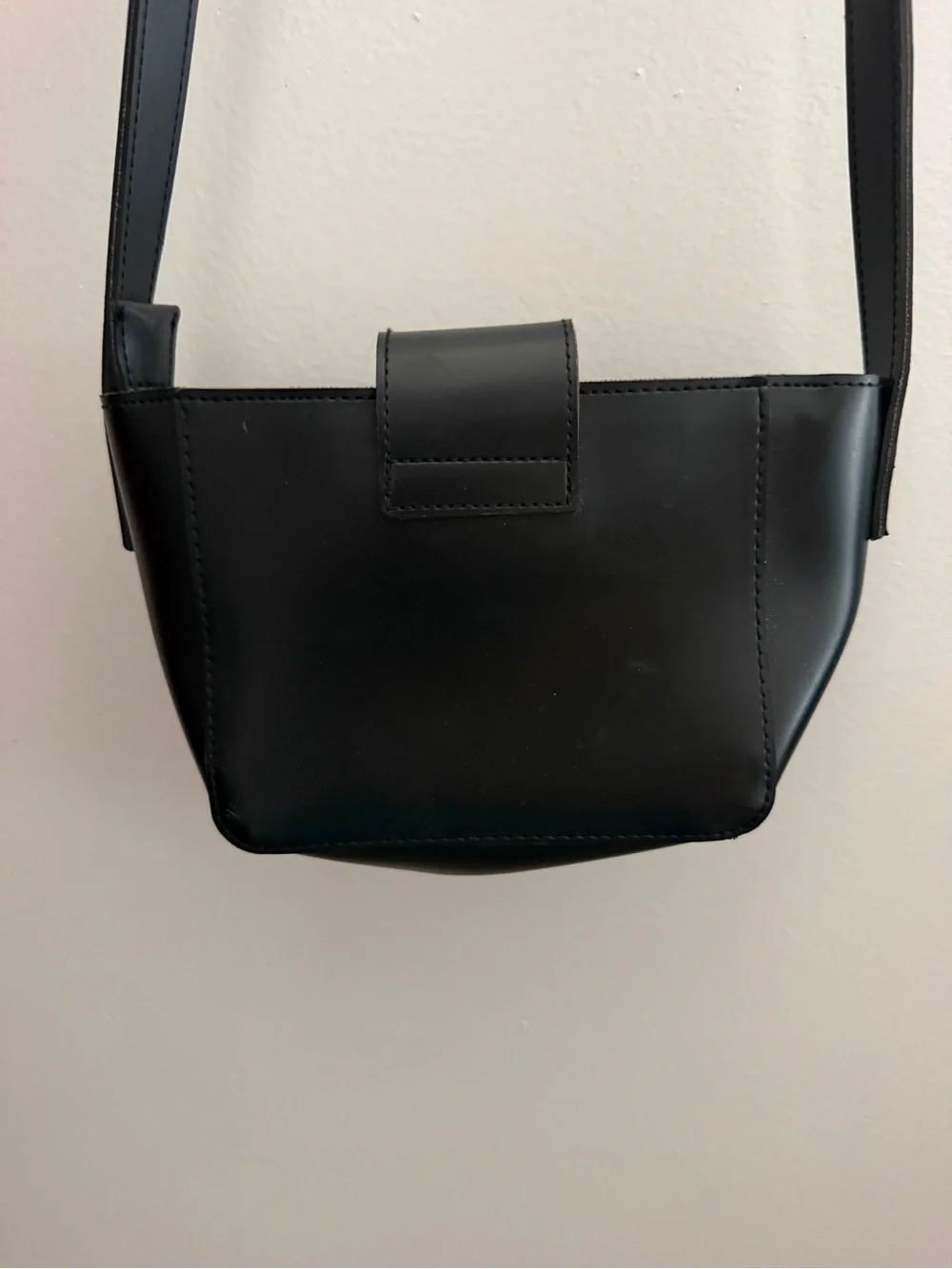 N/A sleek black
